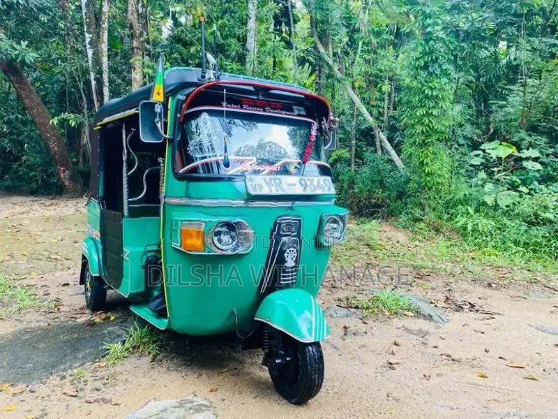 Bajaj RE 2011