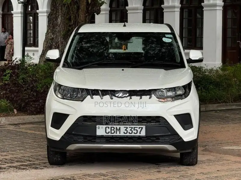 Mahindra KUV 100 2023