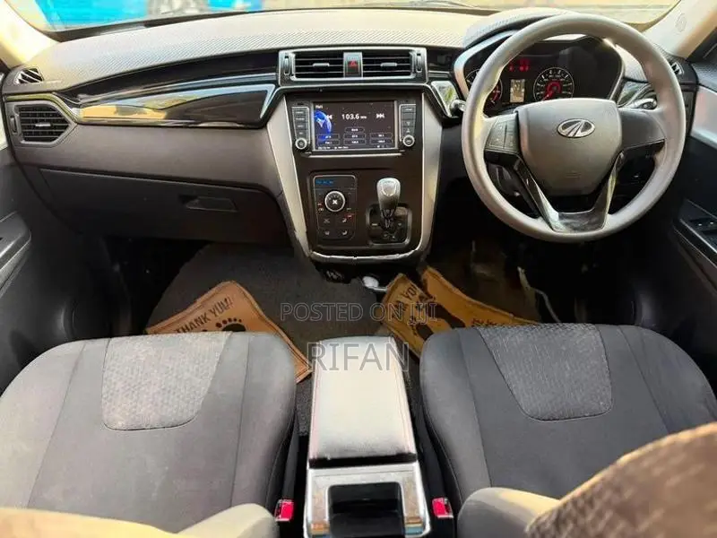 Mahindra KUV 100 2023