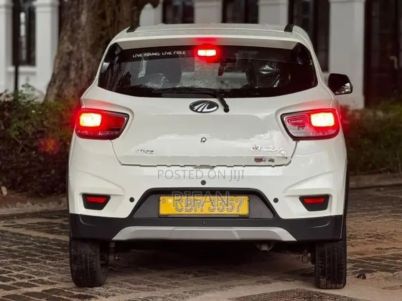 Mahindra KUV 100 2023