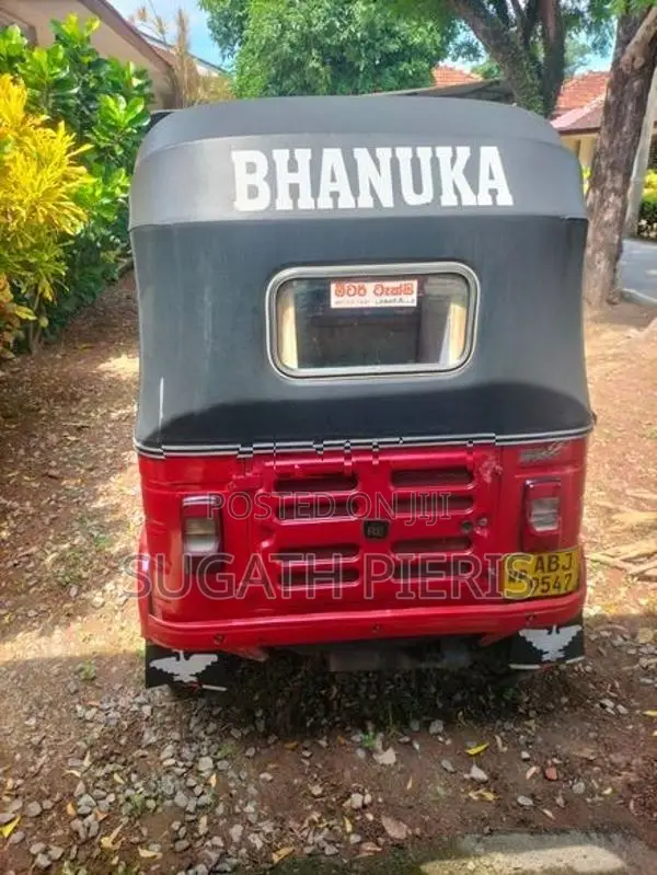 Bajaj RE 2017