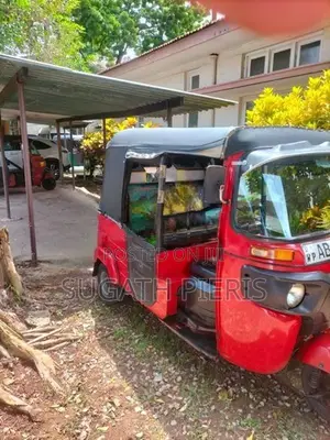 Bajaj RE 2017