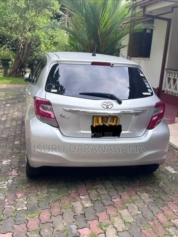 Toyota Vitz 2015