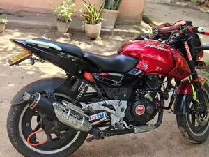 Bajaj Pulsar 180 2011