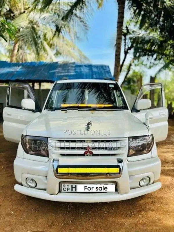 Mitsubishi Pajero 2004