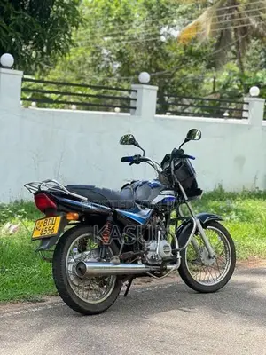 Bajaj CT100 2016