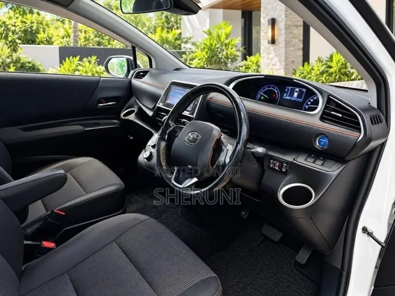 Toyota Sienta 2018