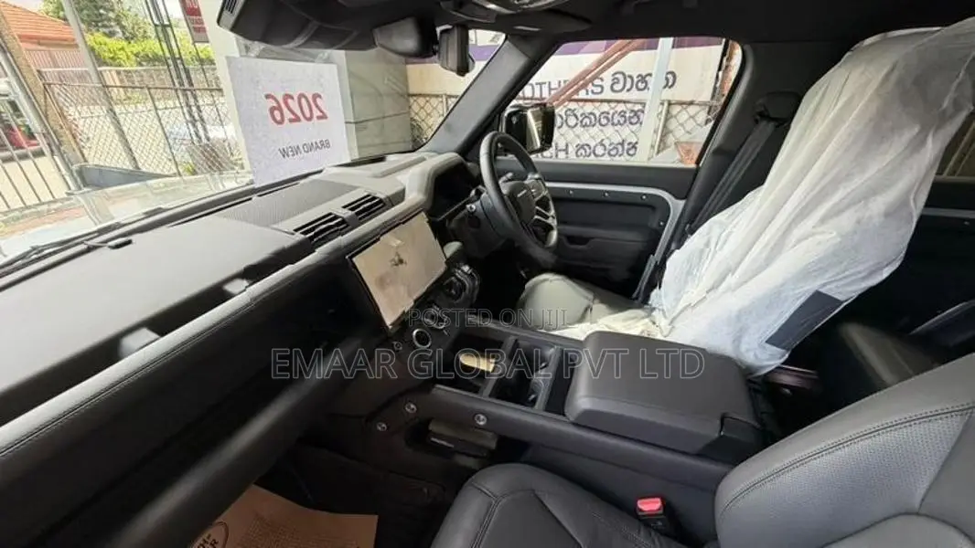 Land Rover Defender Fully Loaded PHEV 2026