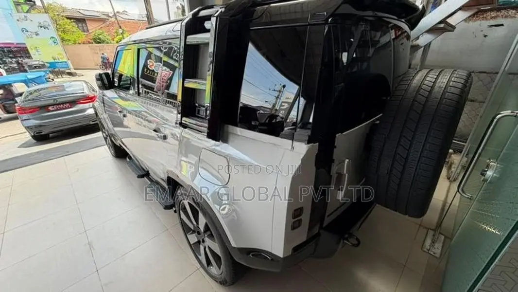 Land Rover Defender Fully Loaded PHEV 2026
