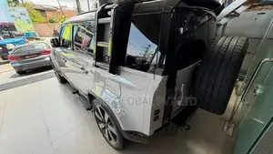 Land Rover Defender Fully Loaded PHEV 2026