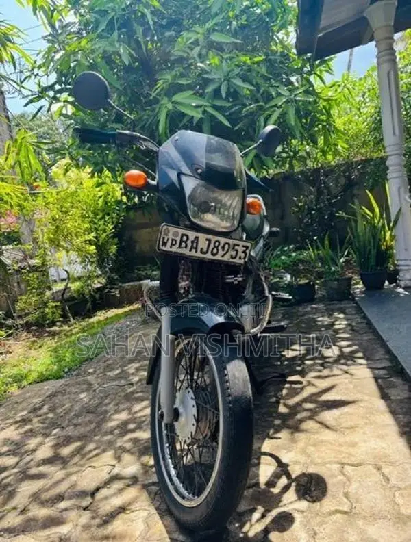 Bajaj CT100 2013