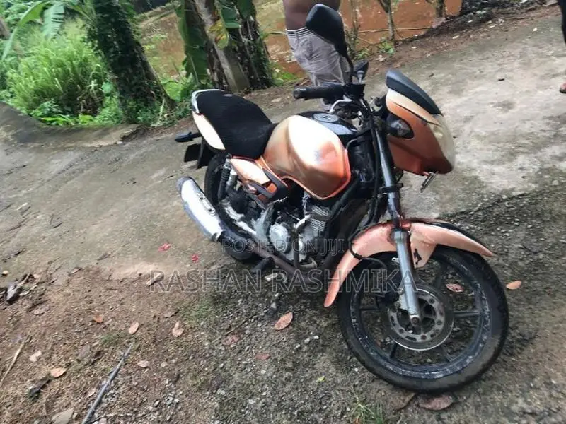 TVS Apache 2006