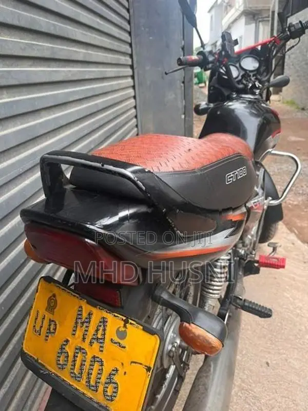 Bajaj CT100 2005