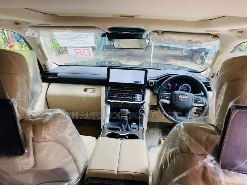 Toyota Land Cruiser LC300 ZX 2025