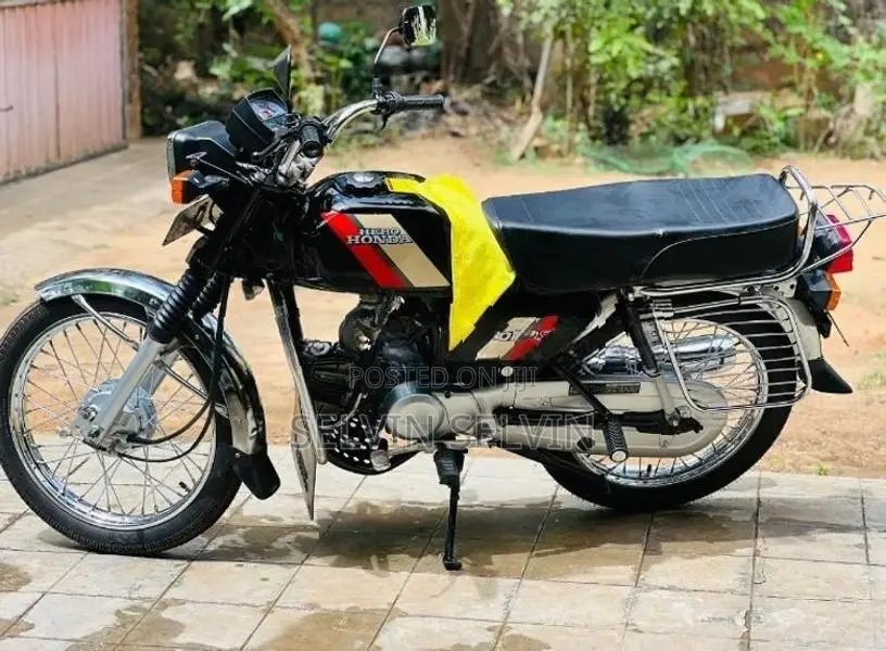 Hero CD 100 2004