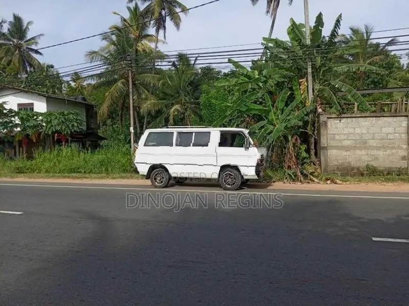 Mitsubishi Delica L300 1988
