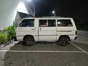 Mitsubishi Delica L300 1988