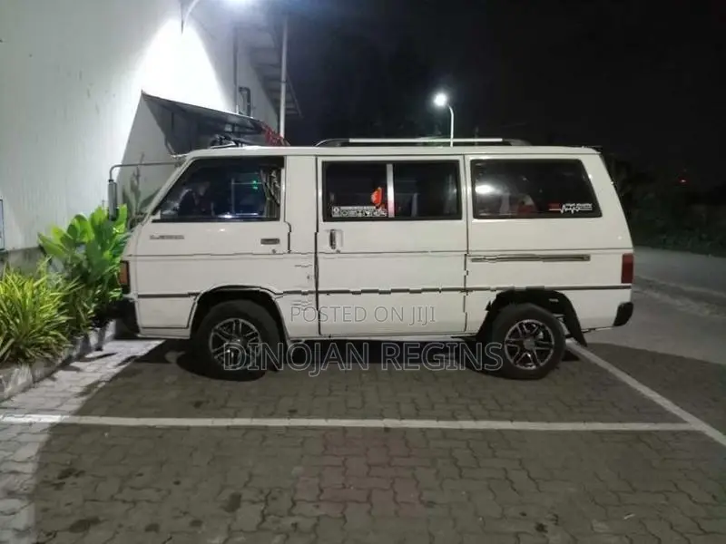 Mitsubishi Delica L300 1988
