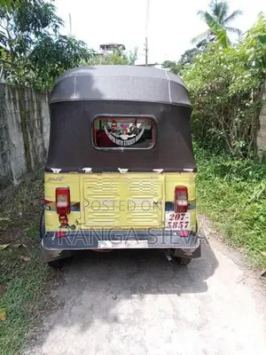 Bajaj RE 2000