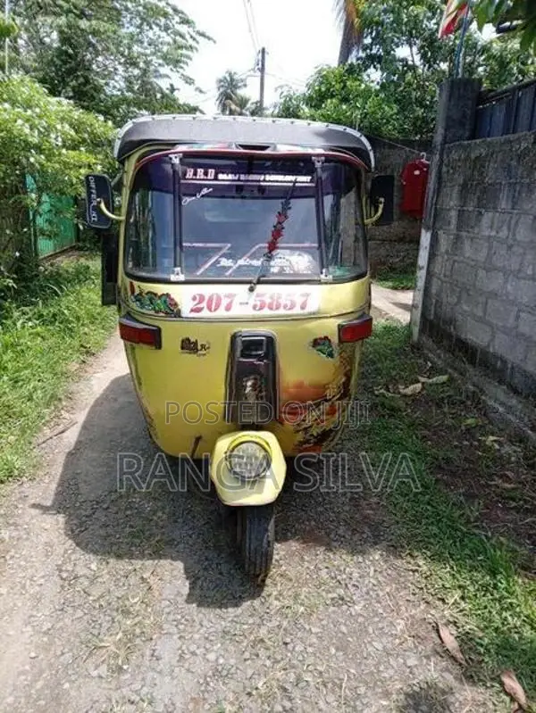 Bajaj RE 2000
