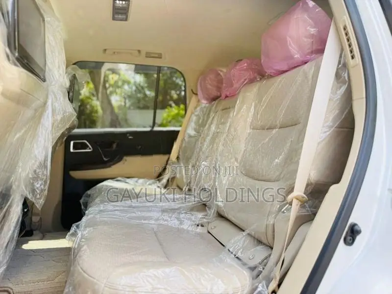 Toyota Land Cruiser Sahara 2024
