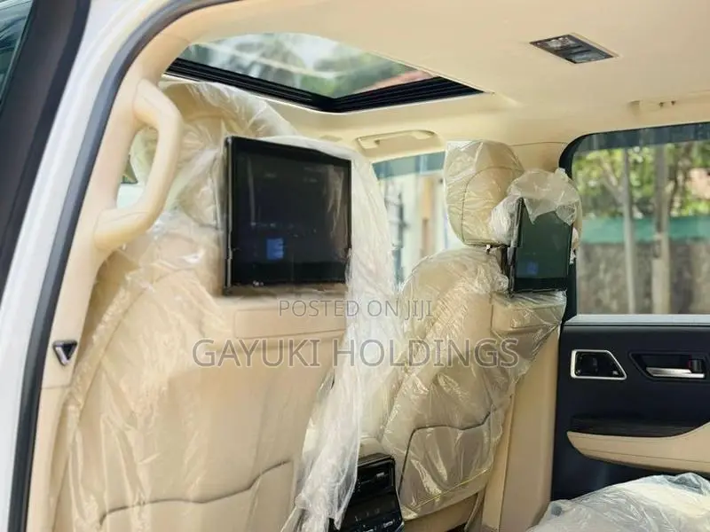 Toyota Land Cruiser Sahara 2024