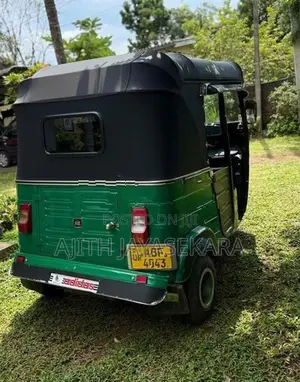 Bajaj RE 2015