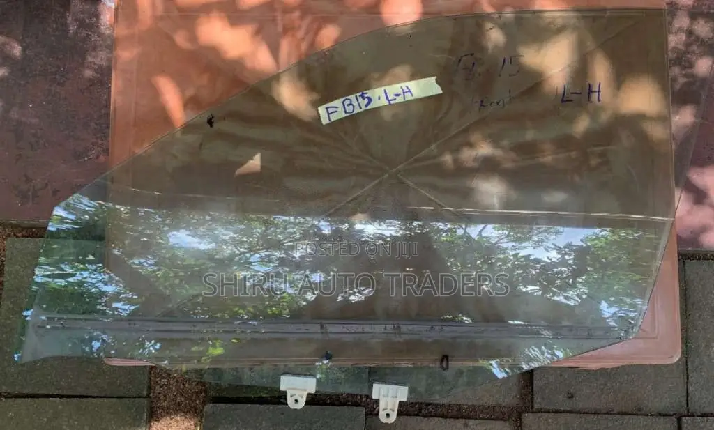 Nissan FB15 left front door glass for Car