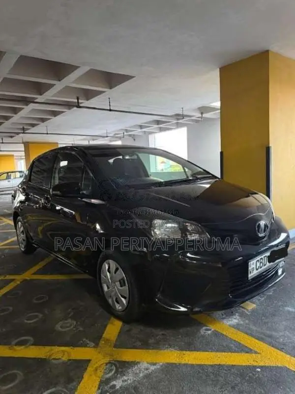 Toyota Vitz 2015 Car (Used)