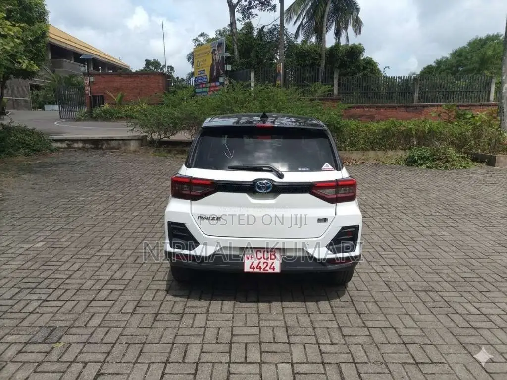 Toyota Raize Hybrid 400 Kms 2025 SUV (Used)