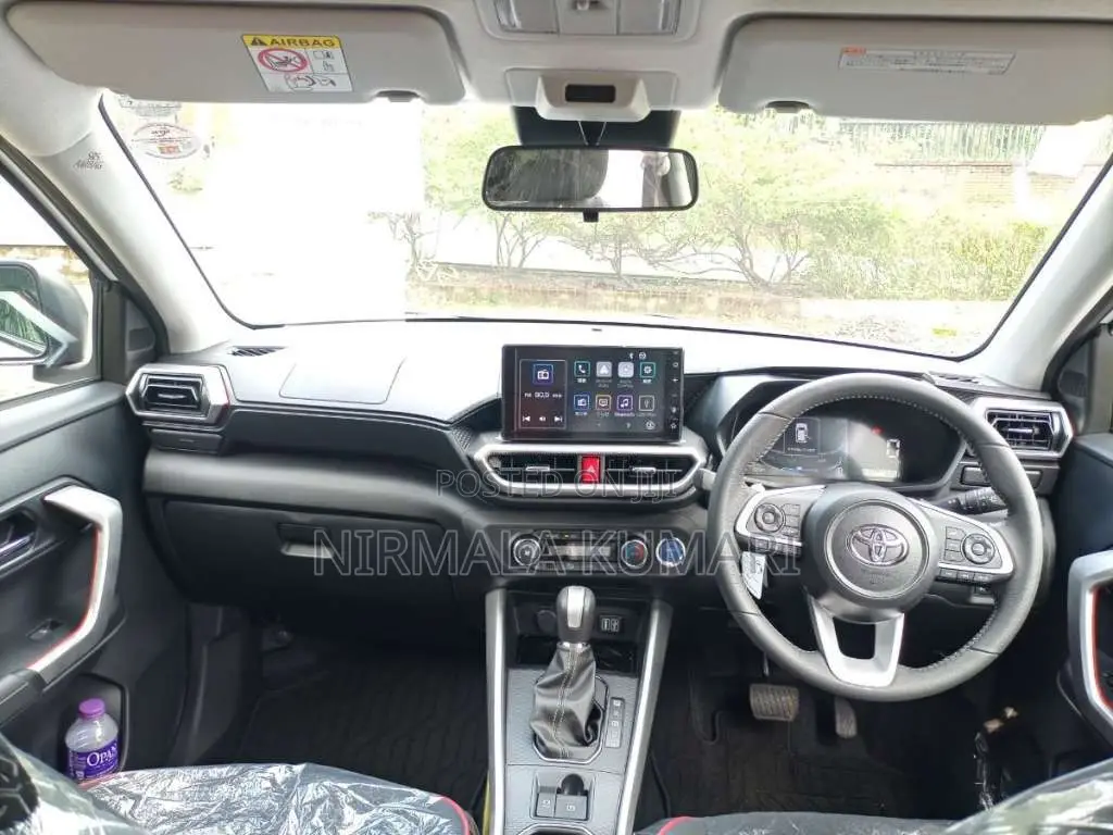 Toyota Raize Hybrid 400 Kms 2025 SUV (Used)