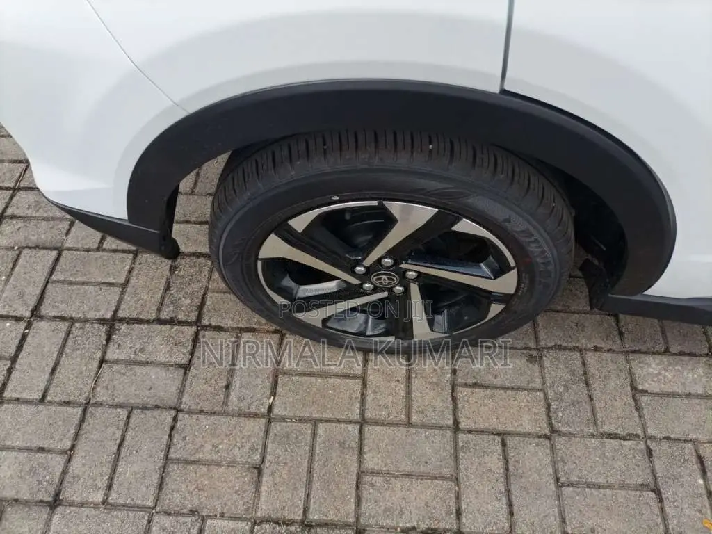Toyota Raize Hybrid 400 Kms 2025 SUV (Used)