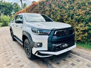 Toyota Hilux Rocco 2025 Pickup (Used)
