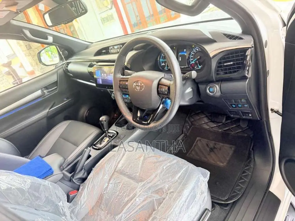 Toyota Hilux 2025 Pickup (Used)