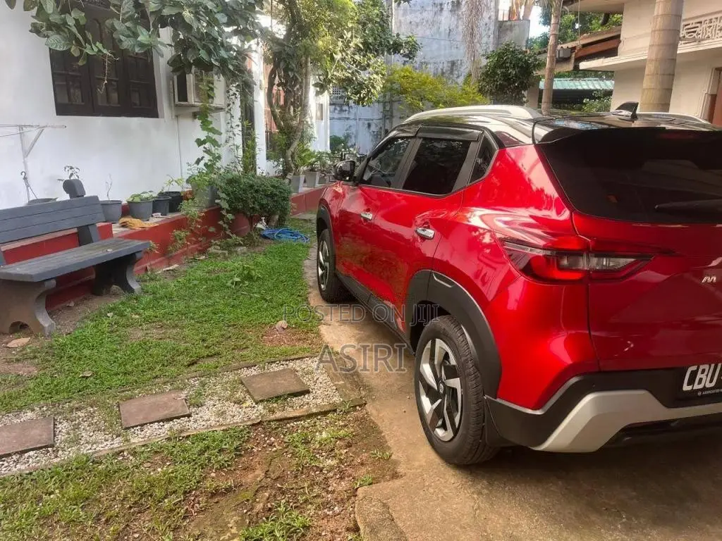 Nissan Magnite 2025 SUV (Used)