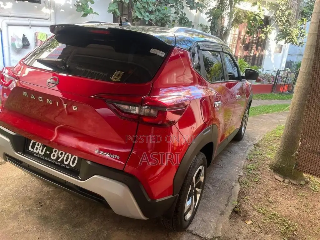 Nissan Magnite 2025 SUV (Used)