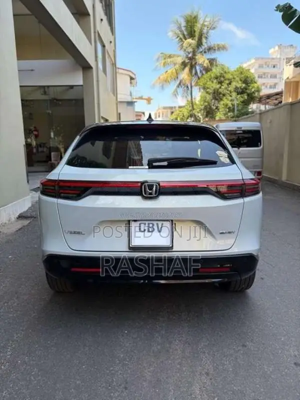 Honda Vezel Z Play 2025 SUV (Used)