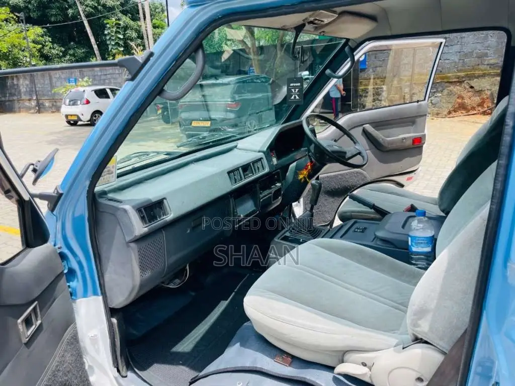Mitsubishi Po15 1990 Van (Used)