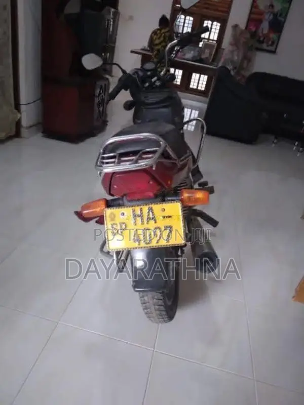 Bajaj Caliber 2004 Motorbike (Used)