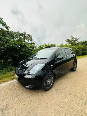 Toyota Vitz 2007 Car (Used)