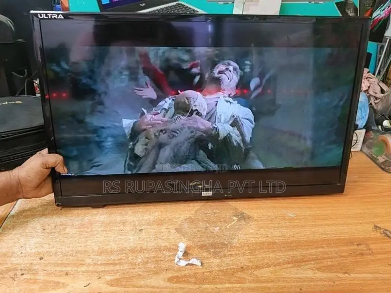 UNIC 24" LED TV