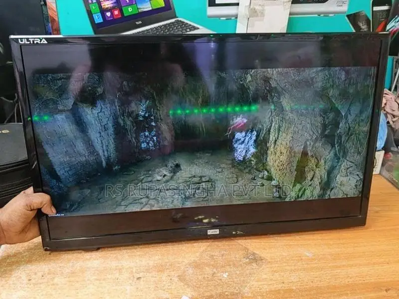 UNIC 24" LED TV