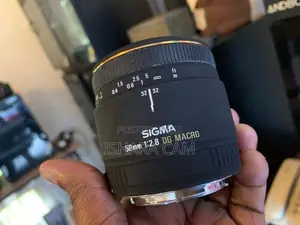 canon 50mm F2.8 DSLR macro lens