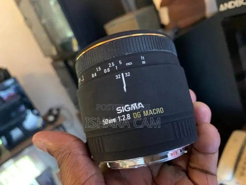 canon 50mm F2.8 DSLR macro lens