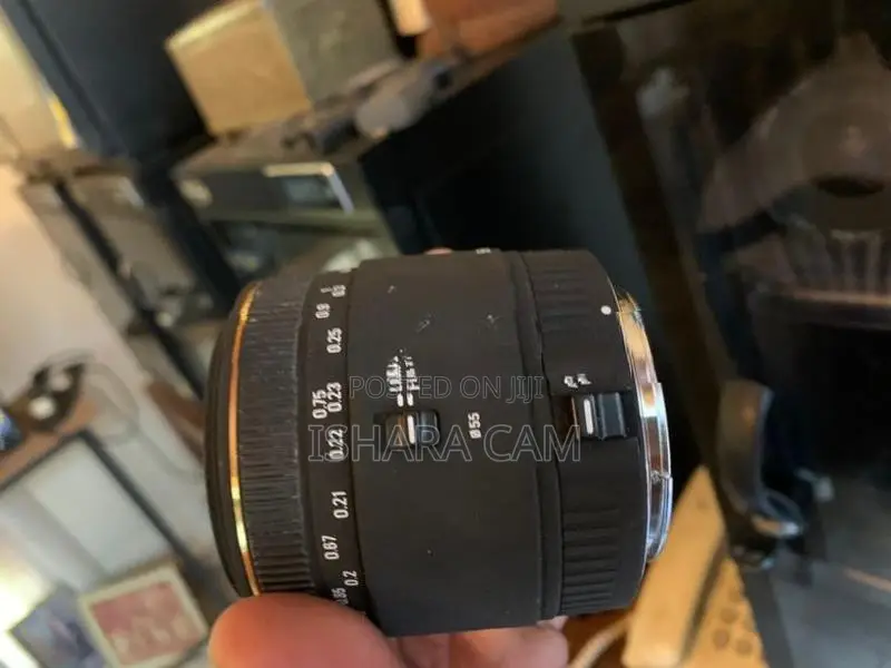 canon 50mm F2.8 DSLR macro lens