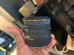 canon 50mm F2.8 DSLR macro lens