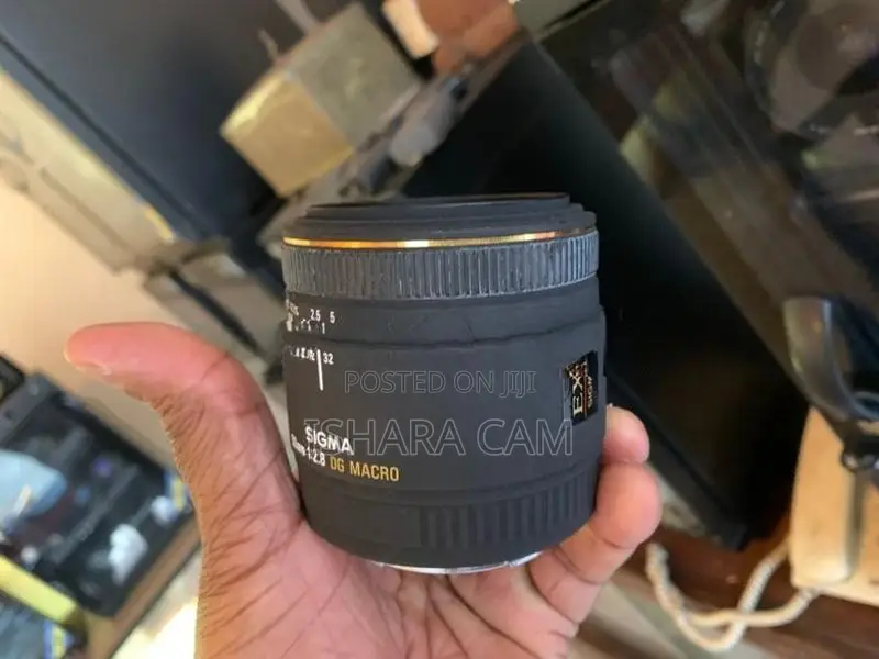 canon 50mm F2.8 DSLR macro lens