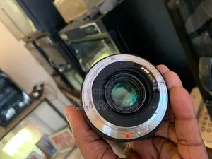 canon 50mm F2.8 DSLR macro lens