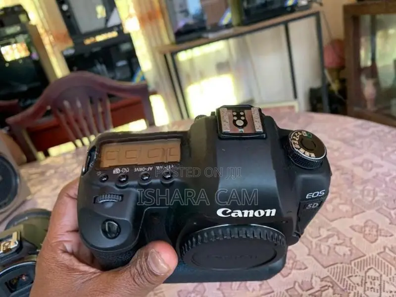 canon 5D mark 2 DSLR body lens