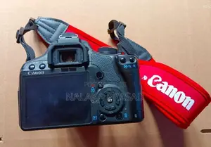 Canon EOS 500D Dslr Camera With 18-55mm Lens